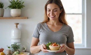 Donna incinta che mangia un pasto sano